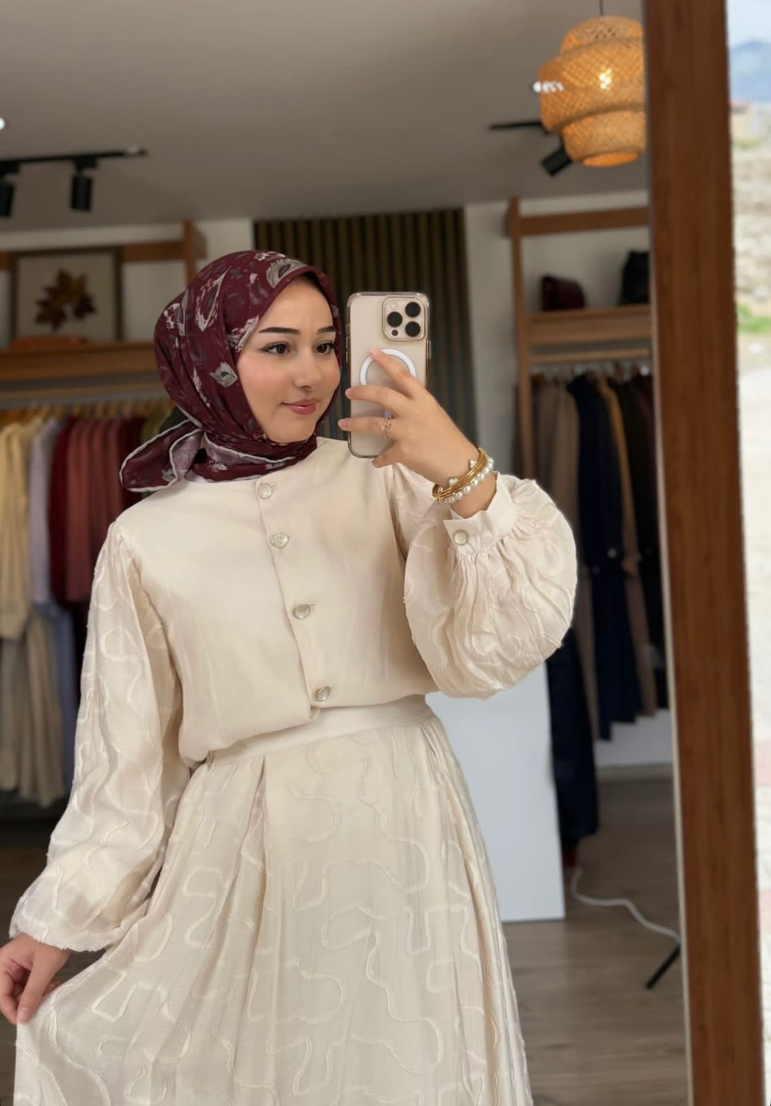 Akça Bakımlı Bayan Escort Feray