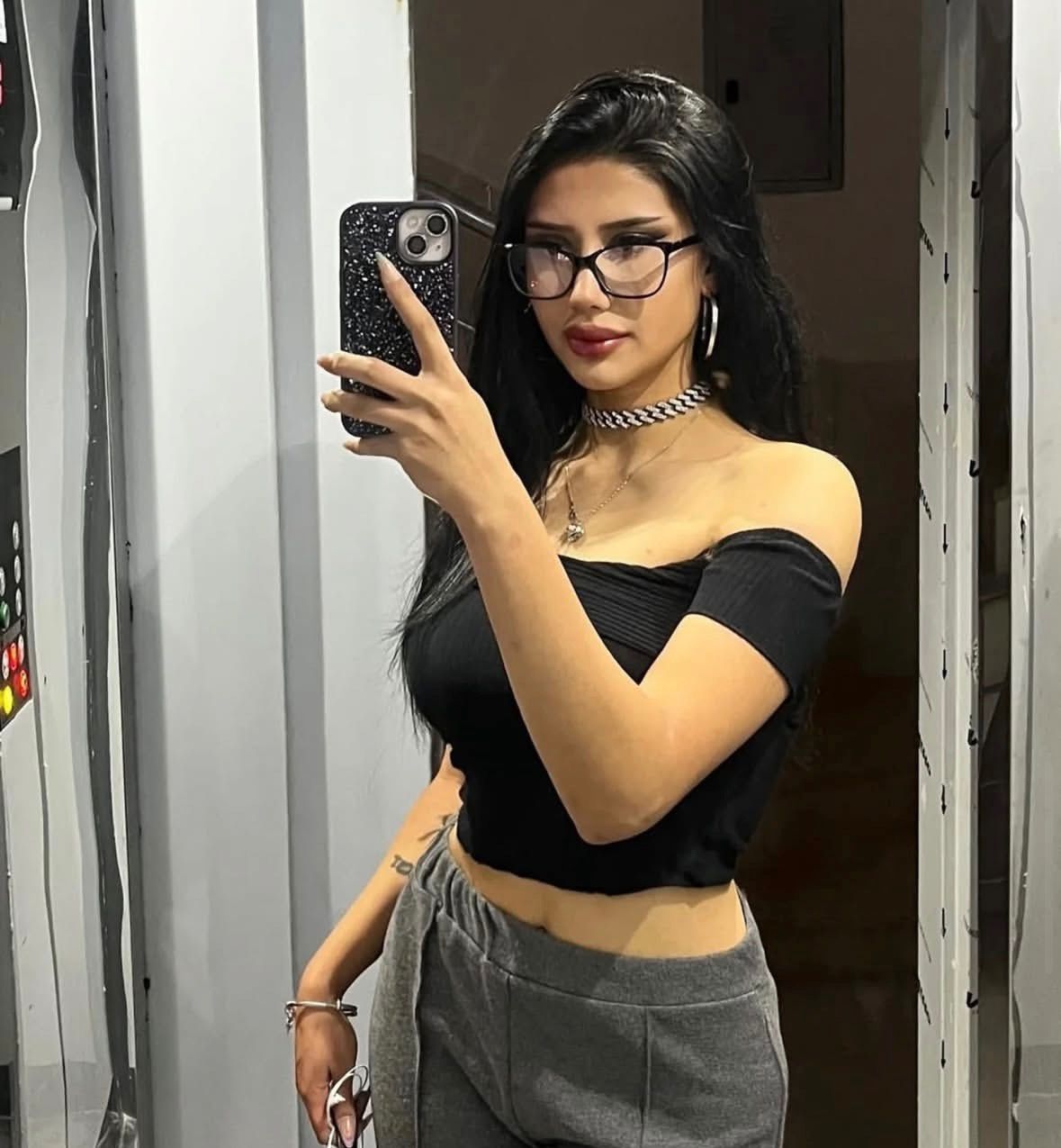 Çalışan Sadık ve Güzel Kadın Escort Zümra